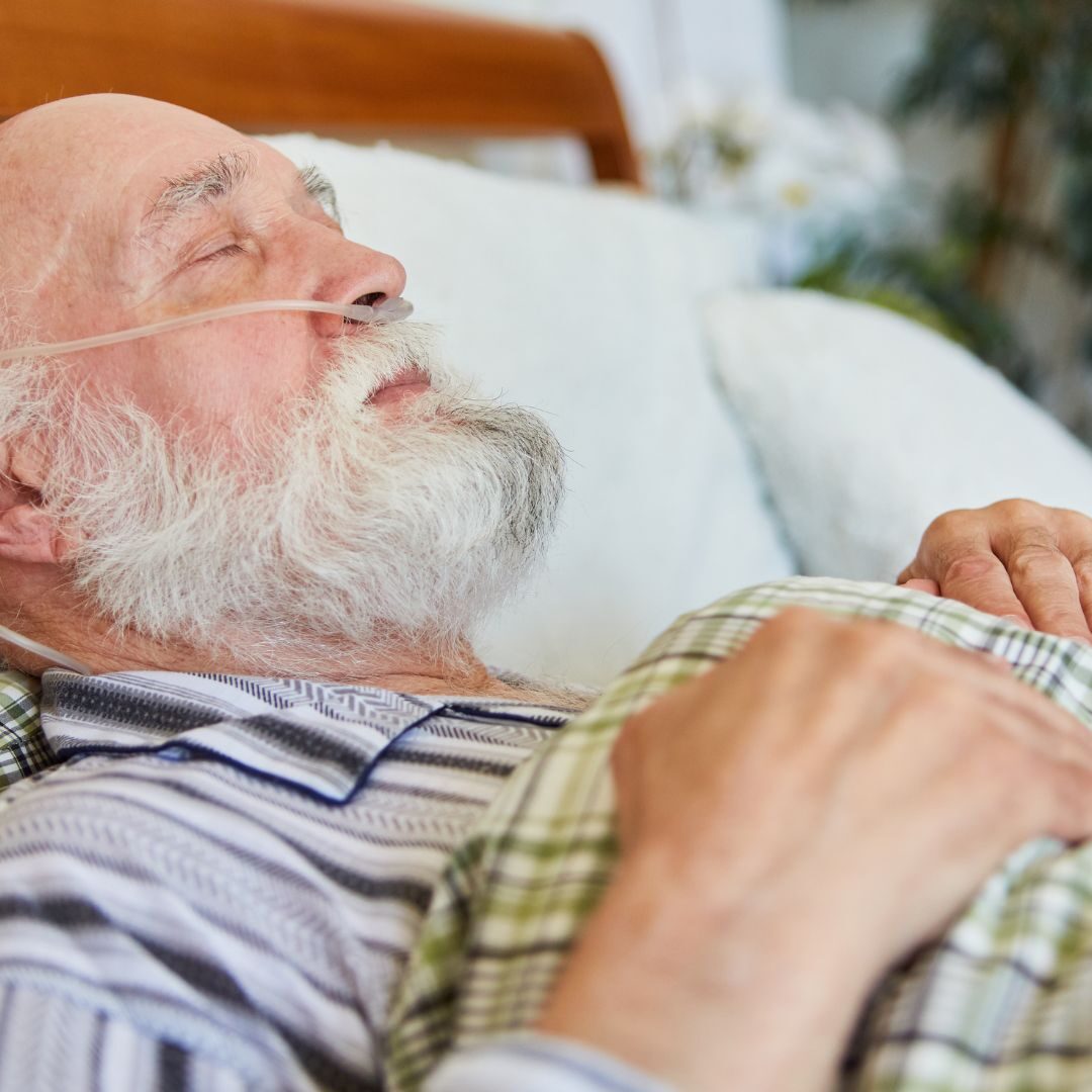 older man laying down with oxygen